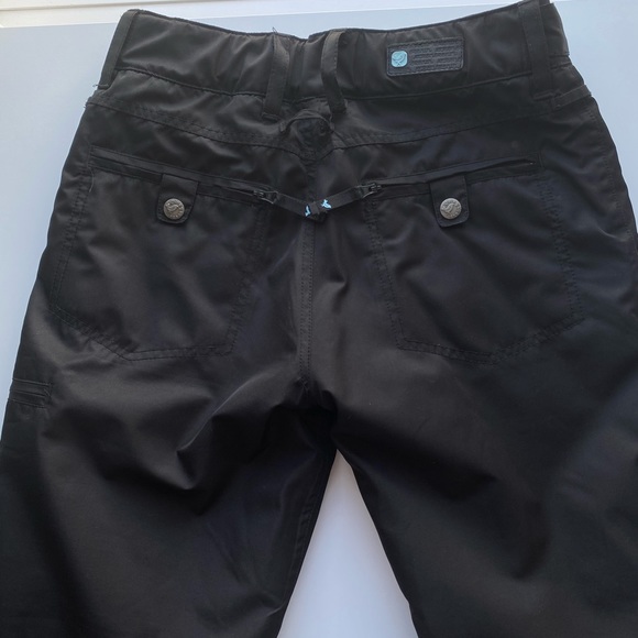 Get ready for ski season with black ski pants Ocean &Earth - Picture 2 of 5